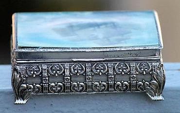 Art Deco posrebrena kutija za nakit ili sitnice 11 x 8,5 cm. Stara na lalafo.rs — 2 Art Deco posrebrena kutija za nakit ili sitnice 11 x 8,5 cm. Stara — 2