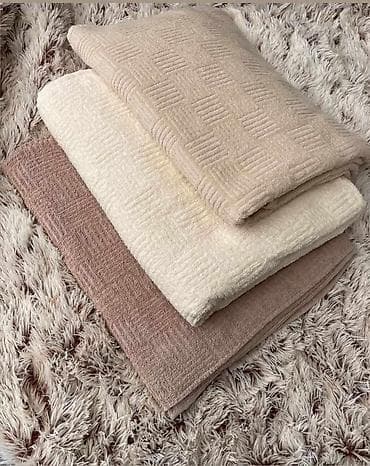 Meke dekorativne ćebad/pledi u neutralnim tonovima. Gs - Materijal na lalafo.rs — 1 Meke dekorativne ćebad/pledi u neutralnim tonovima. Gs - Materijal — 1