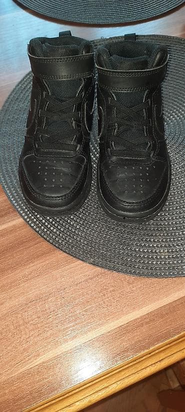 Nike patike obuvene par puta bez ikakvih ostecenja placene 7500 hilj na lalafo.rs — 2 Nike patike obuvene par puta bez ikakvih ostecenja placene 7500 hilj — 2