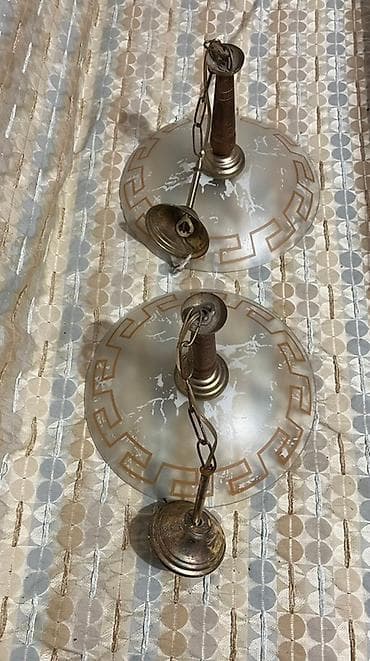 Set od 2 visećih plafonjera/lampona na lanac. - Materijal: stakleni na lalafo.rs — 1 Set od 2 visećih plafonjera/lampona na lanac. - Materijal: stakleni — 1