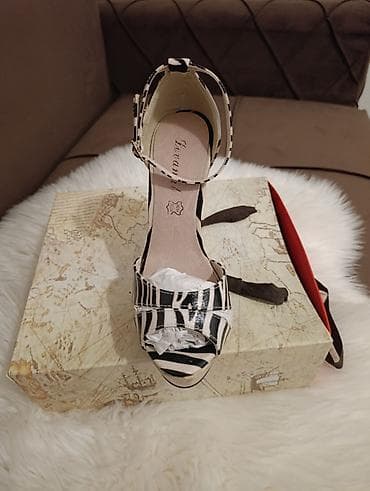 Ženske sandale na štiklu – zebra print - Brend: Hevani (logo na na lalafo.rs — 1 Ženske sandale na štiklu – zebra print - Brend: Hevani (logo na — 1