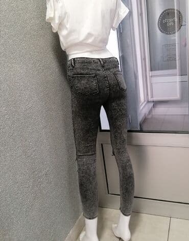 Predivne sive farmerice Na kolenima pocepan model Vel 26 sa puno na lalafo.rs — 8 Predivne sive farmerice Na kolenima pocepan model Vel 26 sa puno — 8