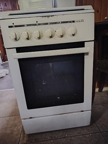 Električni, klasični šporet. Polovan, radi na lalafo.rs Električni, klasični šporet. Polovan, radi