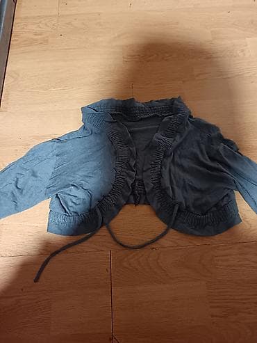 Women's Sweaters, Cardigans: Sivi bolero/džemperić sa dugim rukavima i naborima. Kratak kroj (do at lalafo.rs — 1 Women's Sweaters, Cardigans: Sivi bolero/džemperić sa dugim rukavima i naborima. Kratak kroj (do — 1