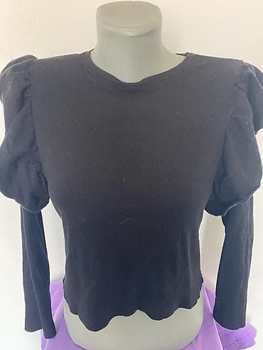 Crna ženska majica dugih rukava sa puf rukavima. Rebrasti (riblja na lalafo.rs Crna ženska majica dugih rukava sa puf rukavima. Rebrasti (riblja