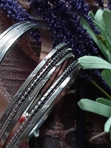 Set od 6 narukvica - novo.
Bizuterija na lalafo.rs — 5 Set od 6 narukvica - novo.
Bizuterija — 5