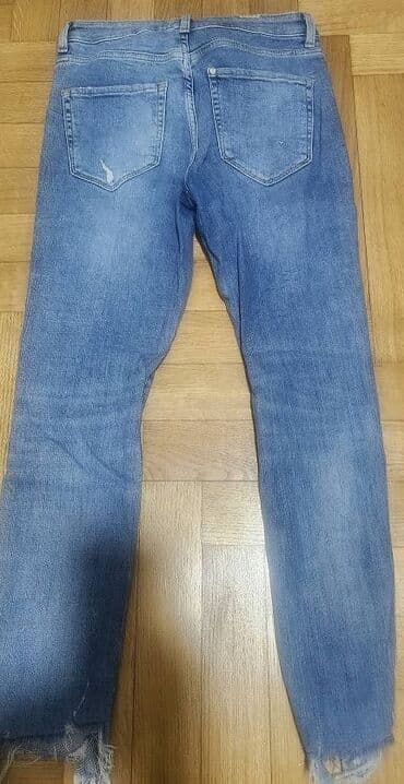 Možda tri puta obučene farmerice, svetlo plave, iscepane na kolenima i na lalafo.rs — 3 Možda tri puta obučene farmerice, svetlo plave, iscepane na kolenima i — 3