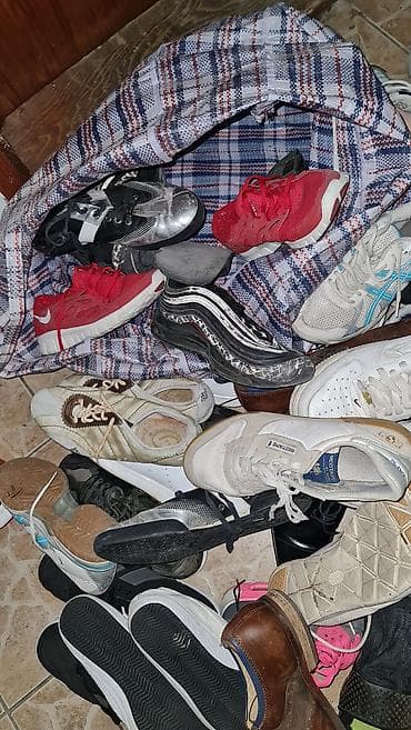 Veliki miks lot obuće – različiti modeli i brendovi - Sadržaj: više na lalafo.rs Veliki miks lot obuće – različiti modeli i brendovi - Sadržaj: više