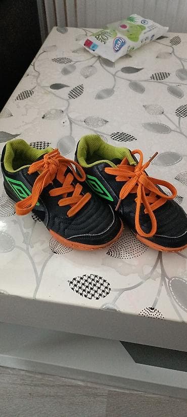 Umbro patike za fudbal, broj 29 na lalafo.rs — 1 Umbro patike za fudbal, broj 29 — 1