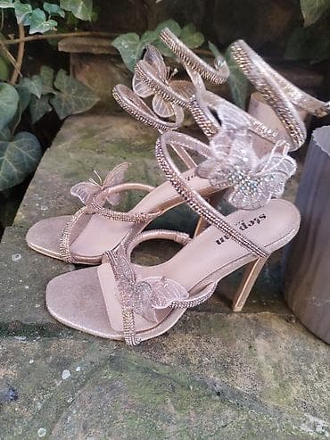 Sandale br. 37, jednom nošene. - Brend: Stephan Paris - Elegantne na lalafo.rs Sandale br. 37, jednom nošene. - Brend: Stephan Paris - Elegantne