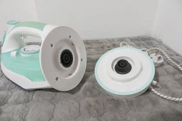 Irons: SILVER CRESTEE pegla na paru sa bazom 2400W, bez bilo kakve greske at lalafo.rs — 5 Irons: SILVER CRESTEE pegla na paru sa bazom 2400W, bez bilo kakve greske — 5