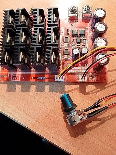NEISPRAVAN regulator sa slike - za delove. Ide u kompletu, onako kao na lalafo.rs NEISPRAVAN regulator sa slike - za delove. Ide u kompletu, onako kao