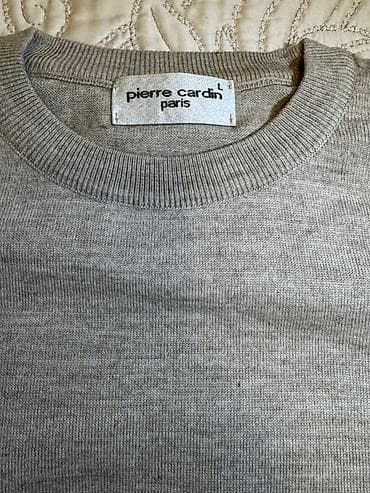 Pierre Cardin Paris duks/sweater, siva boja, okrugli izrez. - Model na lalafo.rs — 2 Pierre Cardin Paris duks/sweater, siva boja, okrugli izrez. - Model — 2