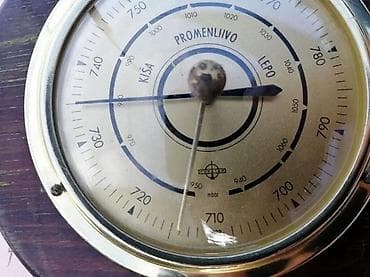 Vintage barometar Foster - 1969, jugoslovenski model. Dimenzije na lalafo.rs Vintage barometar Foster - 1969, jugoslovenski model. Dimenzije