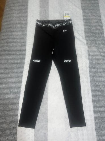 Nike pro mid-rise graphic leggings vel. S novo
fv7397 010 na lalafo.rs — 7 Nike pro mid-rise graphic leggings vel. S novo
fv7397 010 — 7