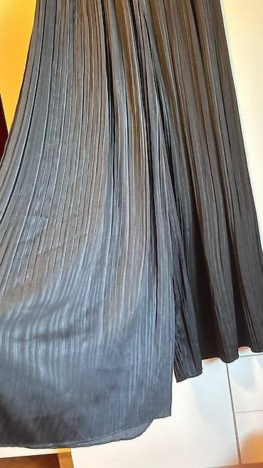 Zara, suknja- pantalone, prelep leprsav materijal, boja crna, vel S na lalafo.rs — 4 Zara, suknja- pantalone, prelep leprsav materijal, boja crna, vel S — 4