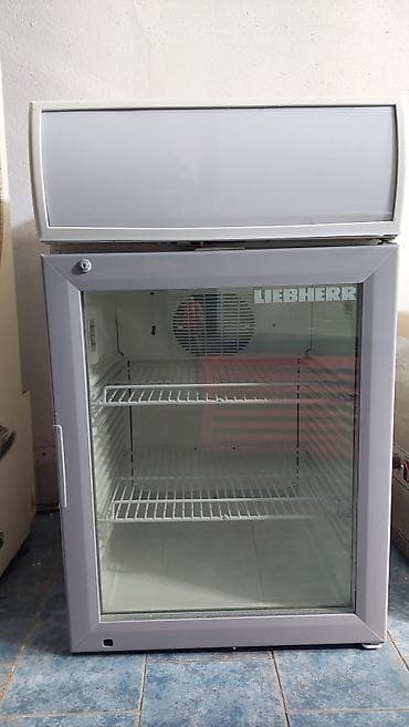 Liebherr mini rashladna vitrina sa staklenim vratima – idealna za na lalafo.rs — 3 Liebherr mini rashladna vitrina sa staklenim vratima – idealna za — 3