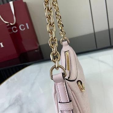 Mini torbica za rame od kože u puder roze boji, sa reljefnim na lalafo.rs — 2 Mini torbica za rame od kože u puder roze boji, sa reljefnim — 2