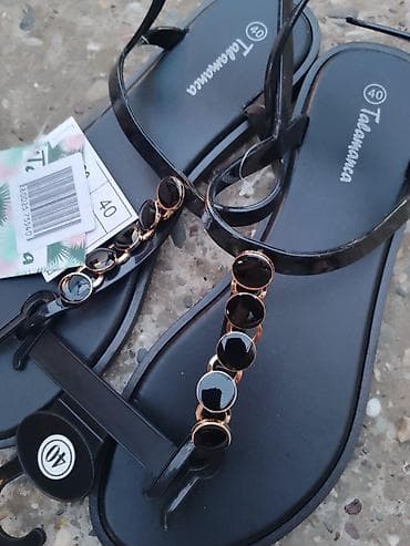 Ženske sandale sa tankim kaiševima u crnoj boji, veličina 40. Sandale na lalafo.rs — 1 Ženske sandale sa tankim kaiševima u crnoj boji, veličina 40. Sandale — 1