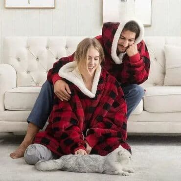 Mekano ćebe sa rukavima – Duks sa kapuljačom, Karirani model Uniseks na lalafo.rs Mekano ćebe sa rukavima – Duks sa kapuljačom, Karirani model Uniseks