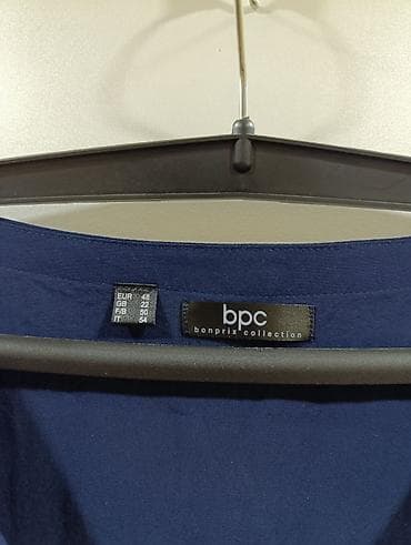 sat za ruku: Ženska bluza/kosuljica u teget boji, sa V-izrezom i kratkim rukavima at lalafo.rs — 4 sat za ruku: Ženska bluza/kosuljica u teget boji, sa V-izrezom i kratkim rukavima — 4