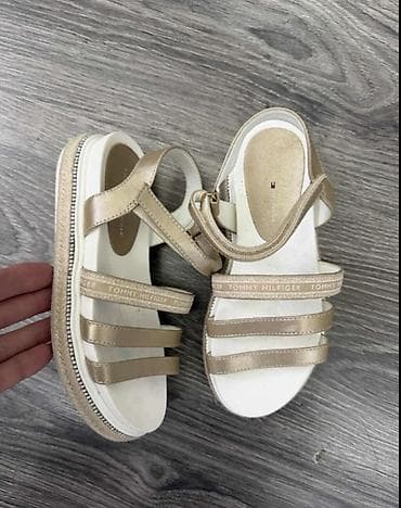 Prelepe Tommy Hilfiger sandale za devojčice, lepo očuvane na lalafo.rs Prelepe Tommy Hilfiger sandale za devojčice, lepo očuvane