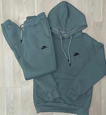 Nike komplet trenerke – dukserica s kapuljačom i donji deo - Model na lalafo.rs — 1 Nike komplet trenerke – dukserica s kapuljačom i donji deo - Model — 1