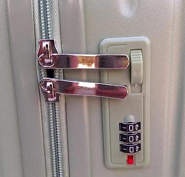 Watches: Zeleni kofer sa motivom mede – lagan i praktičan - Tvrda školjka at lalafo.rs — 8 Watches: Zeleni kofer sa motivom mede – lagan i praktičan - Tvrda školjka — 8