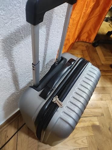 Kofer DUNLOP putni na točkiće tvrdi dobar oko 55/35/20 . Sve na lalafo.rs — 4 Kofer DUNLOP putni na točkiće tvrdi dobar oko 55/35/20 . Sve — 4