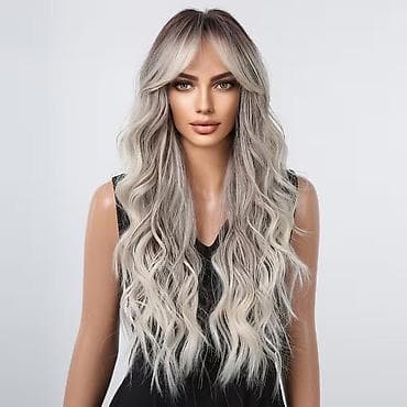 Duga talasasta perika u sivo‑plavom balayage/ombre tonu - Stil: dugi na lalafo.rs Duga talasasta perika u sivo‑plavom balayage/ombre tonu - Stil: dugi