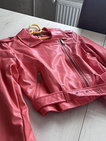 Ženska biker jakna u jarkoj roze/koralnoj boji. - Materijal: eko koža at lalafo.rs — 3 Ženska biker jakna u jarkoj roze/koralnoj boji. - Materijal: eko koža — 3