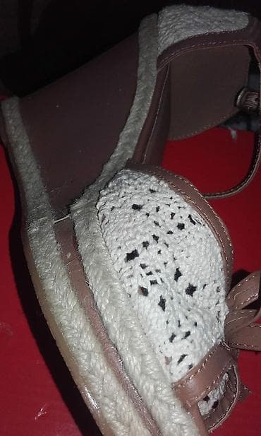 Ženske platforme/sandale na punu petu – brend Different - Model at lalafo.rs — 2 Ženske platforme/sandale na punu petu – brend Different - Model — 2