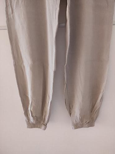 pantalone butiku ali: Pantalone sa ranflom velicina S. Bez boja. Prelep lagan materijal na lalafo.rs — 2 pantalone butiku ali: Pantalone sa ranflom velicina S. Bez boja. Prelep lagan materijal — 2