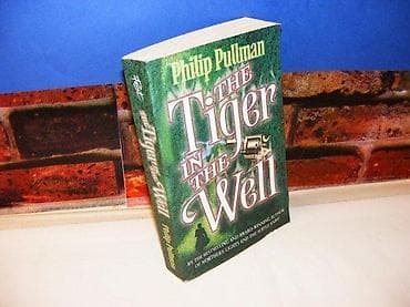 The tiger in the well philip pullman 1988 mek povez omot malo na lalafo.rs The tiger in the well philip pullman 1988 mek povez omot malo