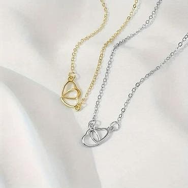 Ogrlica sa dva isprepletena srca
1300 din na lalafo.rs — 8 Ogrlica sa dva isprepletena srca
1300 din — 8