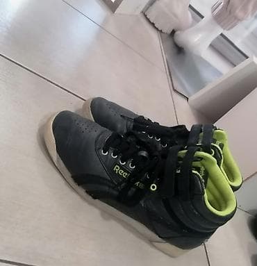 Kožne original reebok
br 39
nošene, bez oštećenja na lalafo.rs — 6 Kožne original reebok
br 39
nošene, bez oštećenja — 6