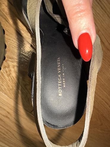 Women's Footwear: Bottega Veneta 38,5 org
Nosene par puta
U savrsenom stanju
Koza at lalafo.rs — 3 Women's Footwear: Bottega Veneta 38,5 org
Nosene par puta
U savrsenom stanju
Koza — 3