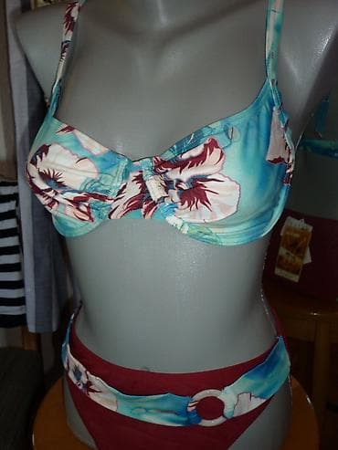 Dvodijelni kupaći kostim – bikini - Gornji dio: oblikovane korpe sa na lalafo.rs Dvodijelni kupaći kostim – bikini - Gornji dio: oblikovane korpe sa