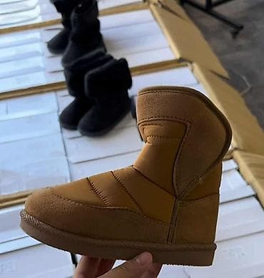 Dečje zimske čizmice . Cena 2500 din na lalafo.rs — 3 Dečje zimske čizmice . Cena 2500 din — 3