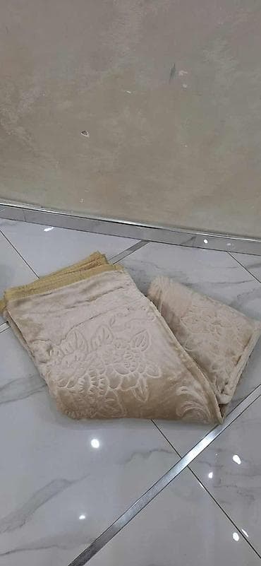 Zimsko ćebe singl:Dimenzije 150x200.Cena 2600 dinara na lalafo.rs — 1 Zimsko ćebe singl:Dimenzije 150x200.Cena 2600 dinara — 1