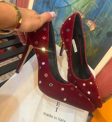 Casadei plisane salonke na visoku potpeticu – crvena boja sa ukrasnim na lalafo.rs — 7 Casadei plisane salonke na visoku potpeticu – crvena boja sa ukrasnim — 7