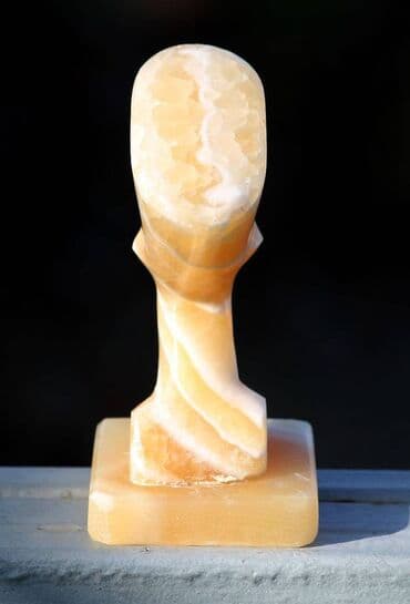 Crystals and minerals: VTG Kip glave kraljice NEFERTITI ručno izrađen od Alabastera Egipat at lalafo.rs — 6 Crystals and minerals: VTG Kip glave kraljice NEFERTITI ručno izrađen od Alabastera Egipat — 6