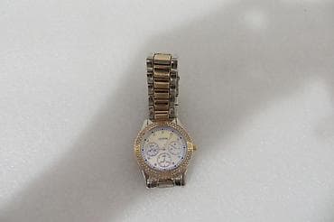 Handbags: GUESS zenski kvalitetan, moderan sat, sa kvalitetnom narukvicom boja at lalafo.rs — 3 Handbags: GUESS zenski kvalitetan, moderan sat, sa kvalitetnom narukvicom boja — 3