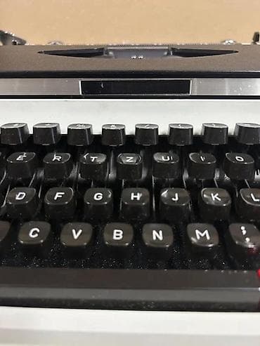 prsluk jaknica mango u: Hermes 550 – prenosna mehanička pisaća mašina - Model: Hermes 550 at lalafo.rs — 9 prsluk jaknica mango u: Hermes 550 – prenosna mehanička pisaća mašina - Model: Hermes 550 — 9