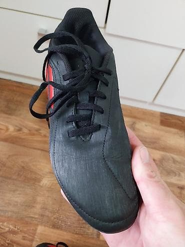 Fudbalske kopačke Adidas – crne sa crvenim prugama - Model sa at lalafo.rs — 7 Fudbalske kopačke Adidas – crne sa crvenim prugama - Model sa — 7