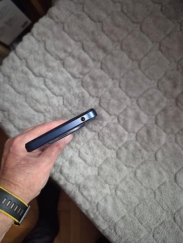 Smartfon sa ekranom na dodir - Moderan, tanak dizajn sa zaobljenim na lalafo.rs — 5 Smartfon sa ekranom na dodir - Moderan, tanak dizajn sa zaobljenim — 5