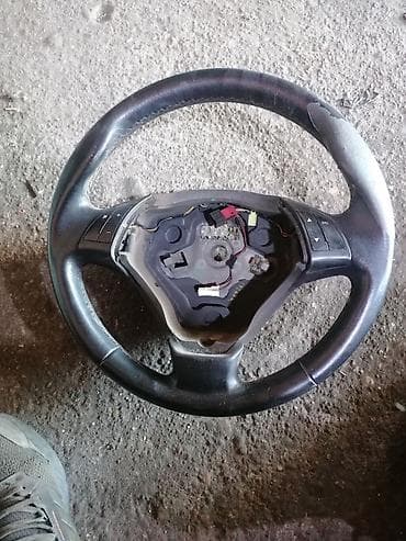 Volan za Fiat Grande Punto Opis: - Originalni multifunkcionalni volan na lalafo.rs Volan za Fiat Grande Punto Opis: - Originalni multifunkcionalni volan