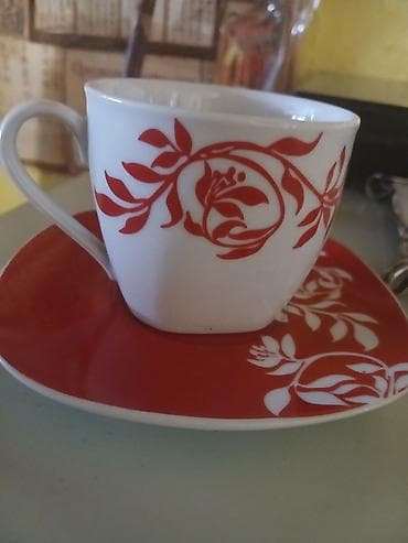 Porcelanske šoljice sa tacnom – set od 6 soljica i 6 tacni - na lalafo.rs Porcelanske šoljice sa tacnom – set od 6 soljica i 6 tacni -