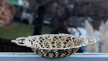 Stara mesingana činija za voće u zlatnom tonu 1960. Vintage mesingana na lalafo.rs — 1 Stara mesingana činija za voće u zlatnom tonu 1960. Vintage mesingana — 1