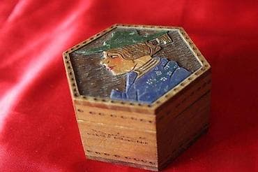 cepaci za drva: STARA RUČNO REZBARENA DRVENA ŠATULA IZ DRUGOG SVETSKOG RATA | Stara na lalafo.rs — 8 cepaci za drva: STARA RUČNO REZBARENA DRVENA ŠATULA IZ DRUGOG SVETSKOG RATA | Stara — 8